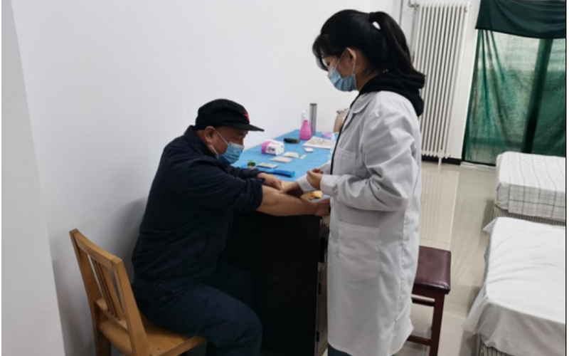 中医走进标准股份 开展健康科普服务